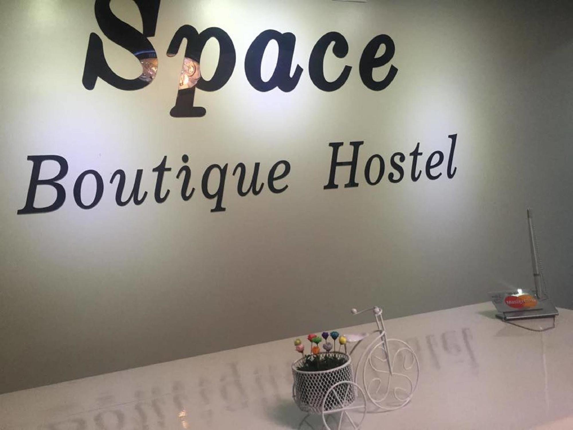 Space Boutique Hostel Янгон Экстерьер фото